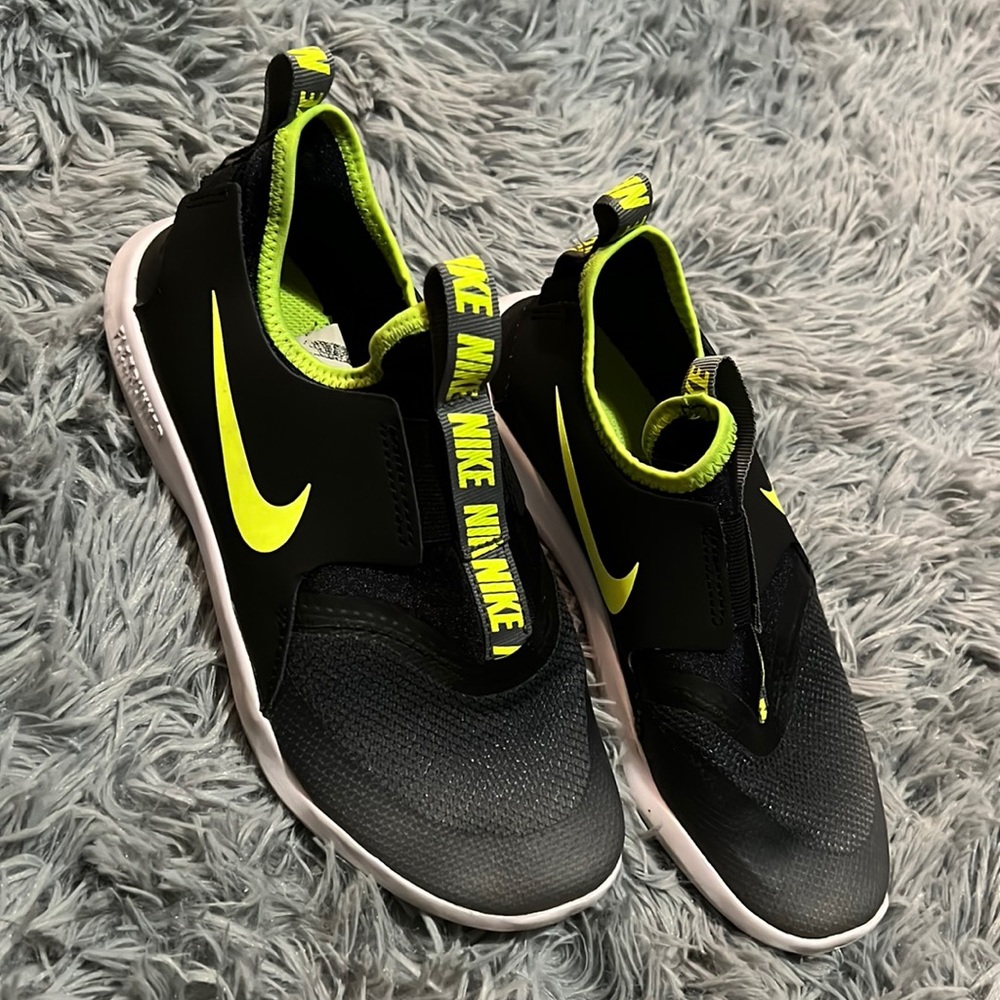 Kids Nike Flex Runner • EUC